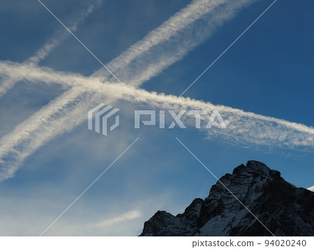 山和飛機雲 山和飛機雲 94020240