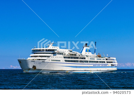 [Niigata Prefecture/Sado] Okesa Maru entering Sado Ryotsu Port in August August 94020573