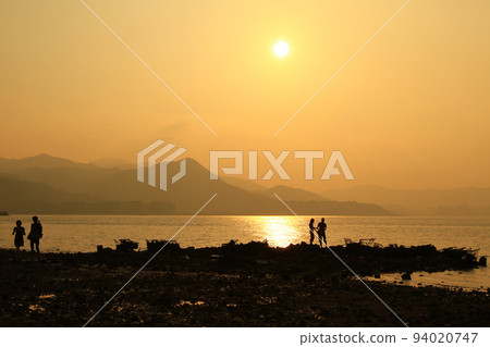 the Ma On Shan is a new town along the eastern coast of Tolo Harbour the Ma On Shan is a new town along the eastern coast of Tolo Harbour 94020747