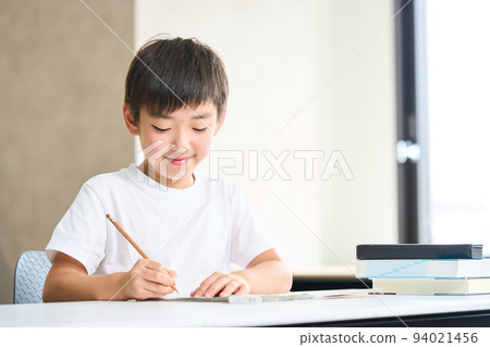 3rd grade elementary school student studying 4th grade elementary school summer course test 3rd grade elementary school student studying 4th grade elementary school summer course test 94021456