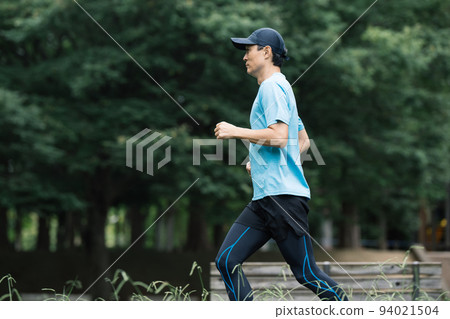 喜歡跑步的中間人 94021504