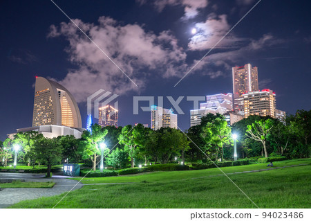 《Kanagawa Prefecture》Night view of Minatomirai Rinko Park 94023486