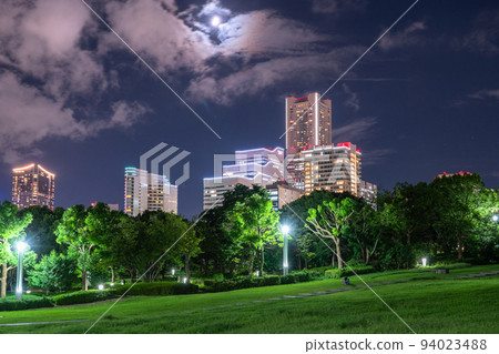 《神奈川縣》港未來臨港公園夜景 《神奈川縣》港未來臨港公園夜景 94023488