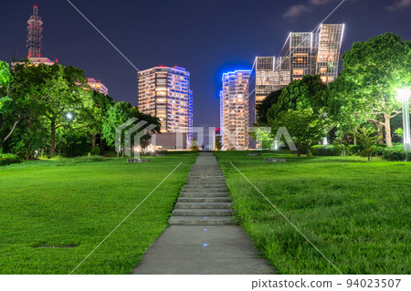"Kanagawa Prefecture" Night view of Minatomirai Rinko Park Tower Mansion 94023507