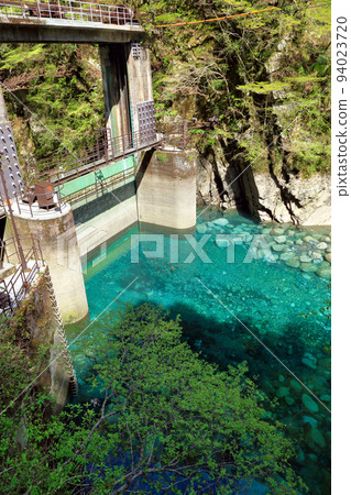 Yushin Valley 的 Yushin Blue(黑倉大壩 2017 年 4 月,神奈川縣山北町) Yushin Valley 的 Yushin Blue(黑倉大壩 2017 年 4 月,神奈川縣山北町) 94023720