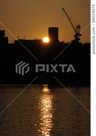 Sunset over the building 94024074
