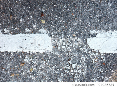 Black asphalt with broken white paint line 94026785