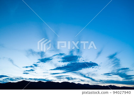 The evening sky and the silhouette of the Northern Alps 94027940