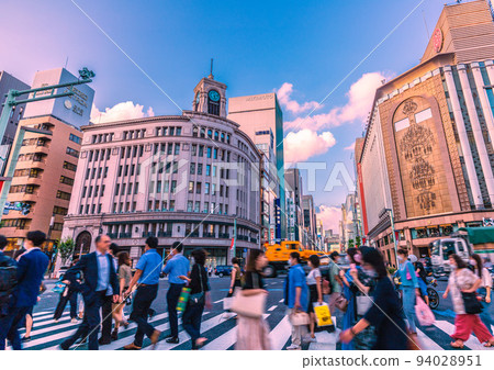 Tokyo cityscape in Japan World's highest number of deaths for 7 weeks, 2nd in the world for 4 weeks. No movement restrictions…Many crowds in Ginza=September 5 94028951