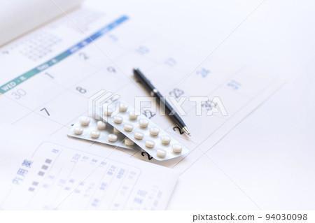 Medicine and calendar Medicine and calendar 94030098