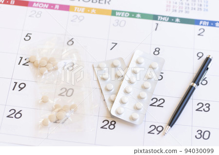 Medicine and calendar Medicine and calendar 94030099