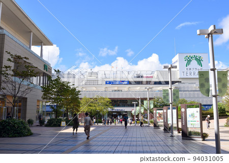 Townscape of Tama-Plaza Station on the Tokyu Den-en-toshi Line 94031005