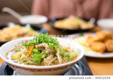 中餐廳醬油拉麵 94032039