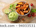 Sweet potato wedges and avocado sauce 94033531