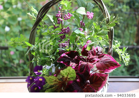 Decorate the flowers in the garden on the bay window Decorate the flowers in the garden on the bay window 94033695