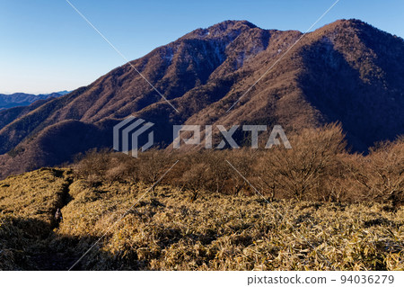 Climbers on the Ryugatake ridgeline and Mt. Amagatake and Mt. Kenashi Climbers on the Ryugatake ridgeline and Mt. Amagatake and Mt. Kenashi 94036279