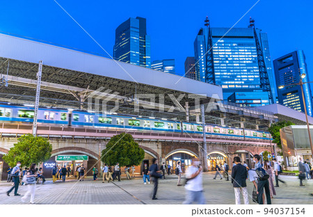 日本東京市容 我想看新橋站等(夜景) 日本東京市容 我想看新橋站等(夜景) 94037154