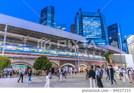 日本東京市容 我想看新橋站等(夜景) 日本東京市容 我想看新橋站等(夜景) 94037155