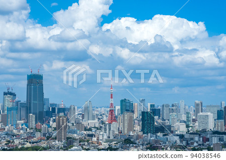 盛夏積雨雲漂浮東京城市風光 盛夏積雨雲漂浮東京城市風光 94038546