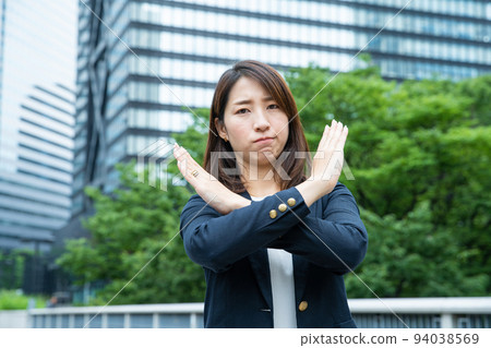 worried business woman worried business woman 94038569