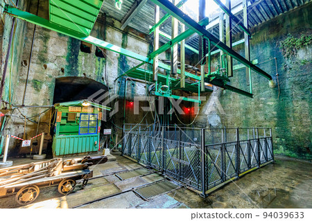 Manda Pit in summer, inside the shaft turret, Arao City, Kumamoto Prefecture 94039633