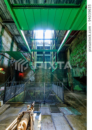 Manda Pit in summer, inside the shaft turret, Arao City, Kumamoto Prefecture 94039635