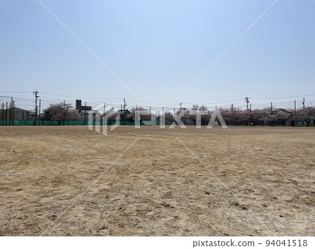A schoolyard without anyone 94041518