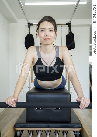 Young woman doing pilates 94043751