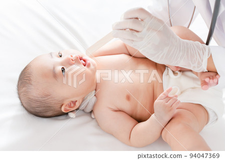 Baby undergoing examination at pediatrics Throat examination Health examination Infant health examination Baby undergoing examination at pediatrics Throat examination Health examination Infant health examination 94047369