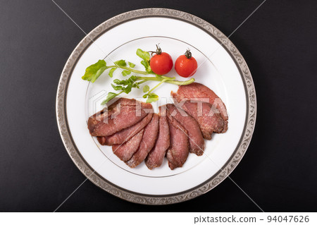 牛舌烤牛肉 牛舌烤牛肉 94047626