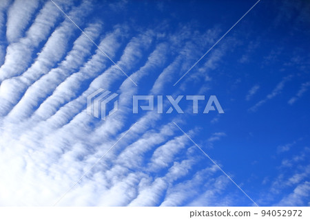 Wavy cloud 94052972