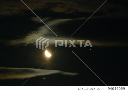 Hakushu Town, Hokuto City, Moon age 21.4 Waning moon between clouds and Mars approaching 94056069