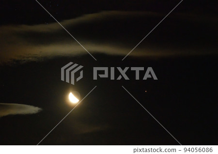 北斗市白州町，月齡21.4，雲間殘月，火星逼近 94056086