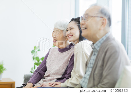 三代家庭孫子祖母祖父 94059283