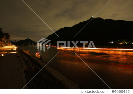 長良川燈火通明的岐阜城和鸕鶿垂釣 長良川燈火通明的岐阜城和鸕鶿垂釣 94060455