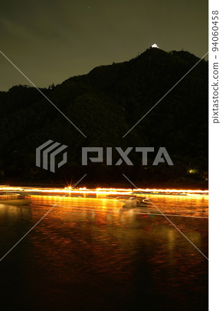 長良川燈火通明的岐阜城和鸕鶿垂釣 長良川燈火通明的岐阜城和鸕鶿垂釣 94060458