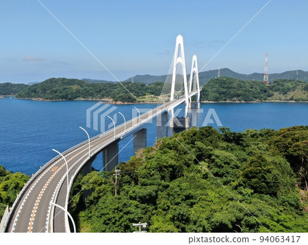 西菅木半島和寺島之間的大島大橋鳥瞰圖 94063417