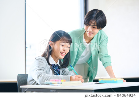 Junior high school students studying, teachers teaching 94064924