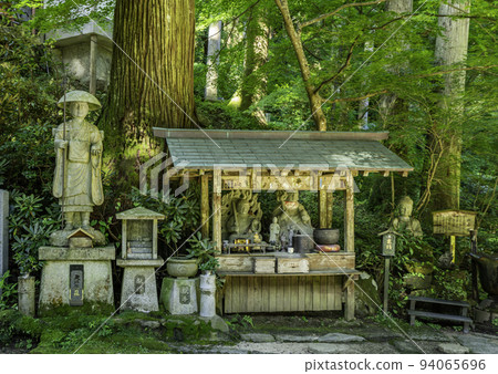 Mitokusan Sanbutsuji Stone Buddha in Misasa Town, Tottori Prefecture Mitokusan Sanbutsuji Stone Buddha in Misasa Town, Tottori Prefecture 94065696