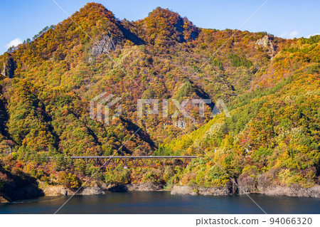Gunma's New Autumn Foliage Spot: Lake Yatsuba Agatsuma (Yatsuba Dam) Gunma's New Autumn Foliage Spot: Lake Yatsuba Agatsuma (Yatsuba Dam) 94066320