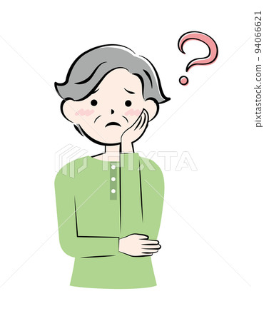 一位身著便衣的老婦人憂心忡忡 94066621