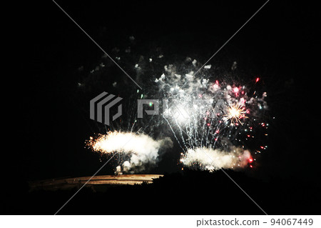 Afterimages of skyrocketing fireworks that may not be gorgeous, but are moved by the intellectual sense of beauty of pyrotechnicians Afterimages of skyrocketing fireworks that may not be gorgeous, but are moved by the intellectual sense of beauty of pyrotechnicians 94067449