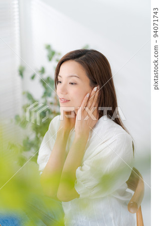 Beauty for women in their 20s 94071743