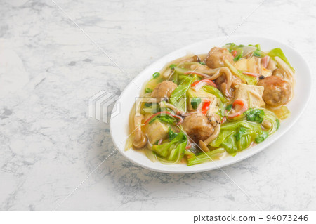 肉丸豆腐配蔬菜醬 94073246