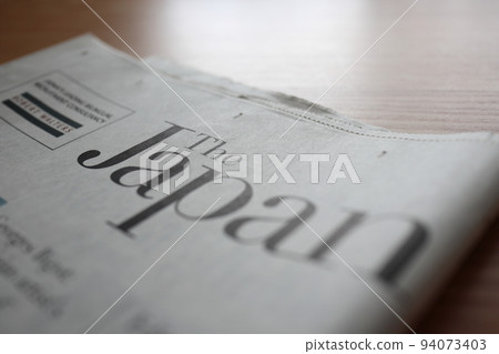 英文報紙頭條 94073403