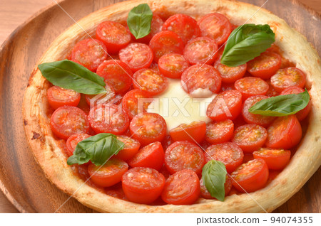 Tomato Pizza Margherita 94074355
