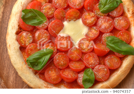 Tomato Pizza Margherita 94074357