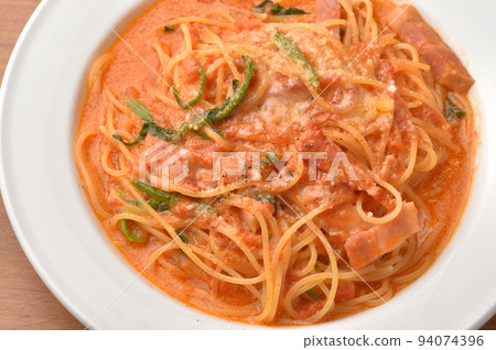 培根番茄奶油意大利面 94074396