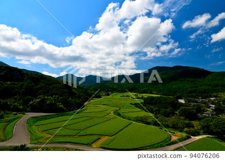 鬱鬱蔥蔥的夏日里的Tashibu-so 94076206