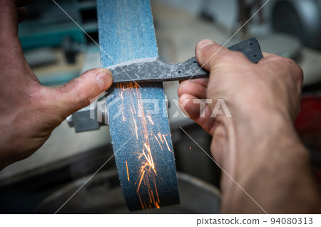 manufacturing a steel knife manufacturing a steel knife 94080313